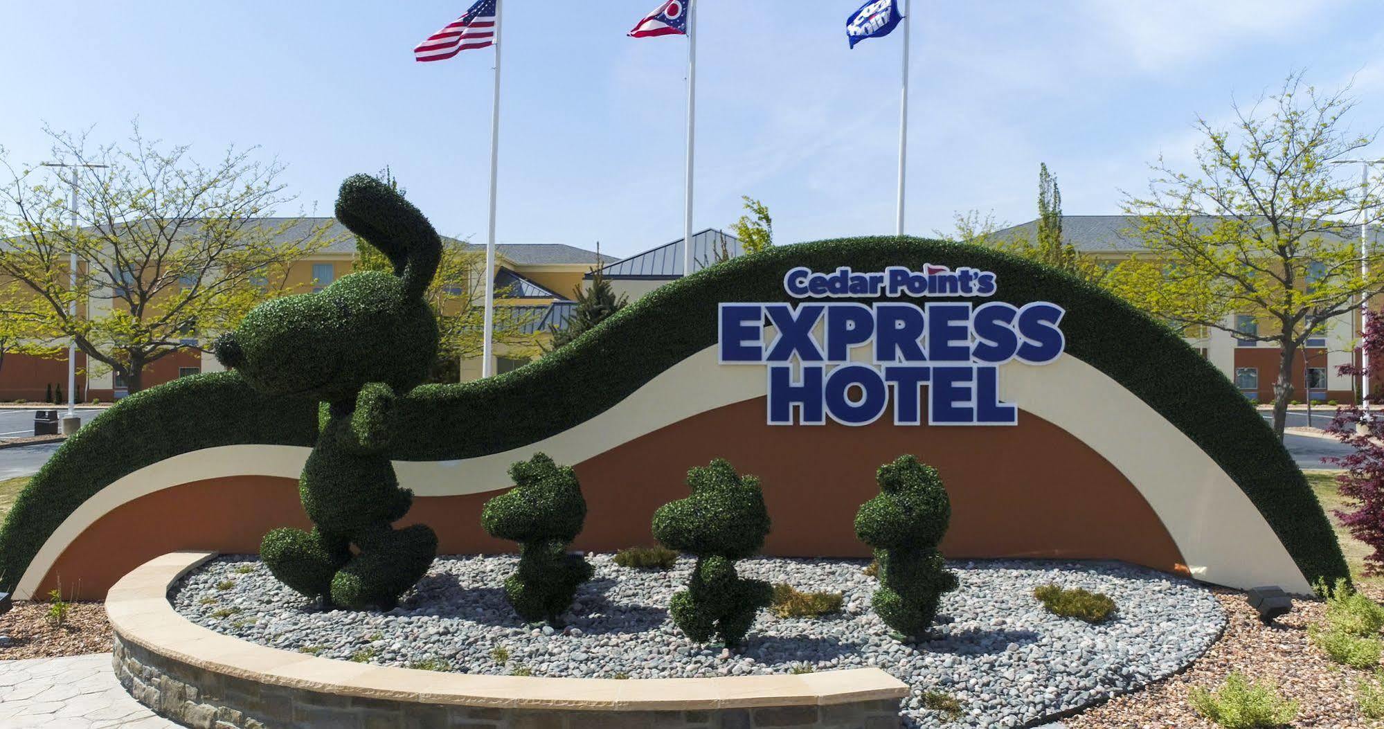 Cedar Point'S Express Hotel Сендаскі Екстер'єр фото